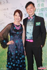 组图：香港舞台剧奖颁奖礼 黄秋生教张敬轩减压