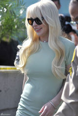 高清组图：林赛-罗韩出席缓刑听证会身形发胖