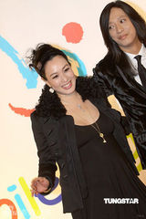 幻灯图集：王菲再现招牌烟熏妆 刘嘉玲黄色唐装雷人