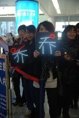 幻灯图集：房祖名许巍等抵达济南 为山东跨年彩排