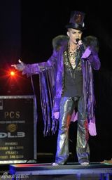 幻灯图集：《美偶》冠军亚当-兰伯特加拿大开唱