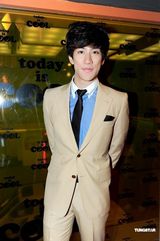 幻灯图：方力申辟谣“方邓恋” 黎明捧场时装店