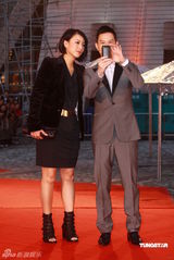 幻灯：香港金像奖颁奖红毯 张家辉霍汶希携手亮相