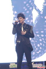 组图：2012新城劲爆颁奖礼 新人开场预热气氛