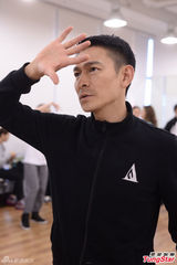 组图：刘德华为个唱苦练六腹肌 戒油盐重视早餐