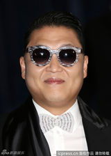 组图：鸟叔PSY亮相白宫晚宴 西装墨镜绅士风