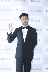 独家高清：群星闪耀大钟奖红毯 俊男靓女秒菲林