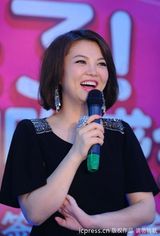 组图：李湘瘦身亮相 引上万粉丝尖叫不断