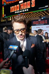 组图：《钢铁侠3》北美首映 格温妮丝春光侧露