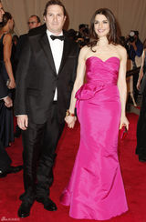 高清组图：纽约大都会庆典 蕾切尔-薇姿低胸性感