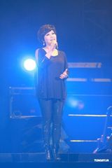 高清图：F.I.R.首登红馆意犹未尽 华丽造型震撼视觉