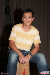 组图：黄日华否认劝苗侨伟过档 夸新公司人性化