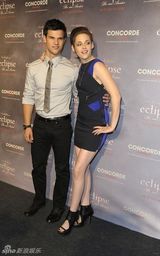 幻灯图集：《月食》登陆德国 斯图尔特秀身材