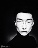 组图：韩裔小眼丑帅男模 另类东方面孔西方走红