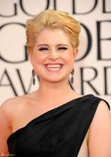 高清图：凯莉-奥斯本礼服亮相香肩柔媚