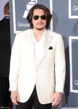 高清组图：格莱美红毯 约翰-梅尔亮相潮范儿足