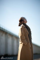 组图：《晚秋》曝剧照 汤唯不施粉黛与玄彬热吻