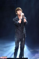 组图：韩星申彗星台湾大秀“骑马舞”