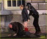 组图：德普片场当众脱裤 露花内裤狼狈爆笑