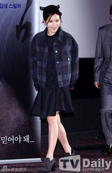 组图：孙艺珍新片《共犯》试映 混搭装扮个性