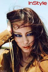 高清组图：韩艺瑟夏威夷拍泳装写真 烟熏妆妩媚