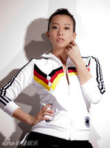 组图：吴辰君频繁出入健身房 疑似接新戏猛健身