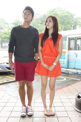 组图：韩国明星李珠妍李泰成台湾录节目