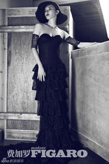 组图：莫小棋写真时尚大“帽”险性感难掩