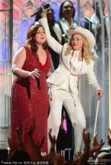 组图：麦克默获奖 与麦当娜等合作激情献唱