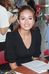 组图：应届港姐获邀参观航母展亲善之旅