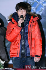 组图：韩星朱元开粉丝签名会 略显疲惫