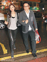 组图：李嘉欣与许晋亨恩爱吃开年饭 避答将生女