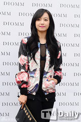 组图：宋茜亮相时尚趴薄纱露内衣 朴炯植炫长腿