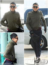 组图：刘亚仁潮装亮相机场 笑容满面吐舌卖萌