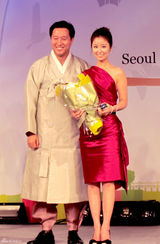 组图：林心如被授予首尔形象贡献之国际艺人大奖
