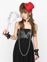 组图：佐佐木希玩变装秀 穿旗袍抱熊猫