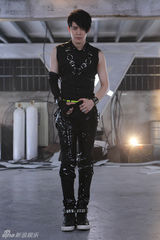 组图：付辛博《神魂颠倒》预告曝光 展型男造型