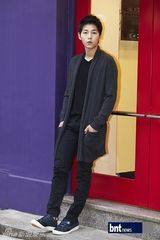 组图：宋仲基称拍戏时依赖朴宝英 变骄傲会被前辈训