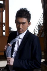 幻灯图：“江珊小男友”张博演绎熟男风采