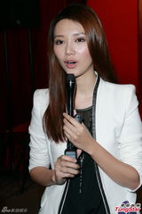 组图：倪晨曦教走猫步 亚姐佳丽奇招突围