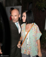 组图：凯蒂和梅耶和好如初 被目击一同就餐