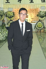 组图：甄子丹致祭司徒锦源 杜琪峰韦家辉送亡友