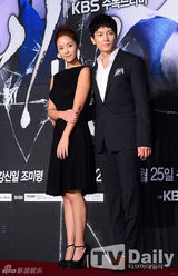 组图：黄静茵宣传《秘密》透胸贴 李多熙(李多喜)秀蛮腰