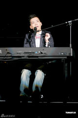 高清图：黄家强倾力献艺唱作世代 回应邓炜谦出书