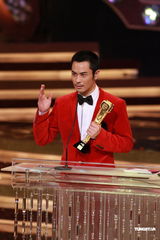 组图：郑嘉颖凭借Law霸获得我最喜爱的电视男角色