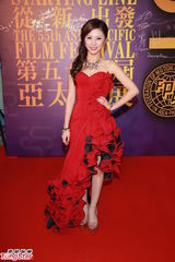 组图：亚太影展红毯生辉 刘嘉玲露半球曾宝仪秀美背