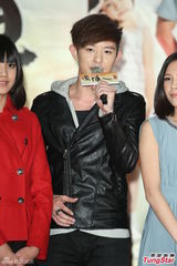 组图：獒犬林晖闵为新片造势 五月天携师弟助阵