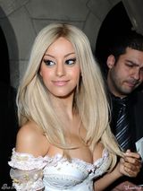 高清图：雏妓门女星扎西亚半透女仆装秀豪乳