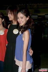 组图：港姐选手赴巴黎拍外景 17位佳丽送行