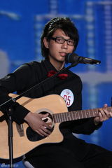 幻灯组图：快男300强突围赛第2场 农民诗人出局